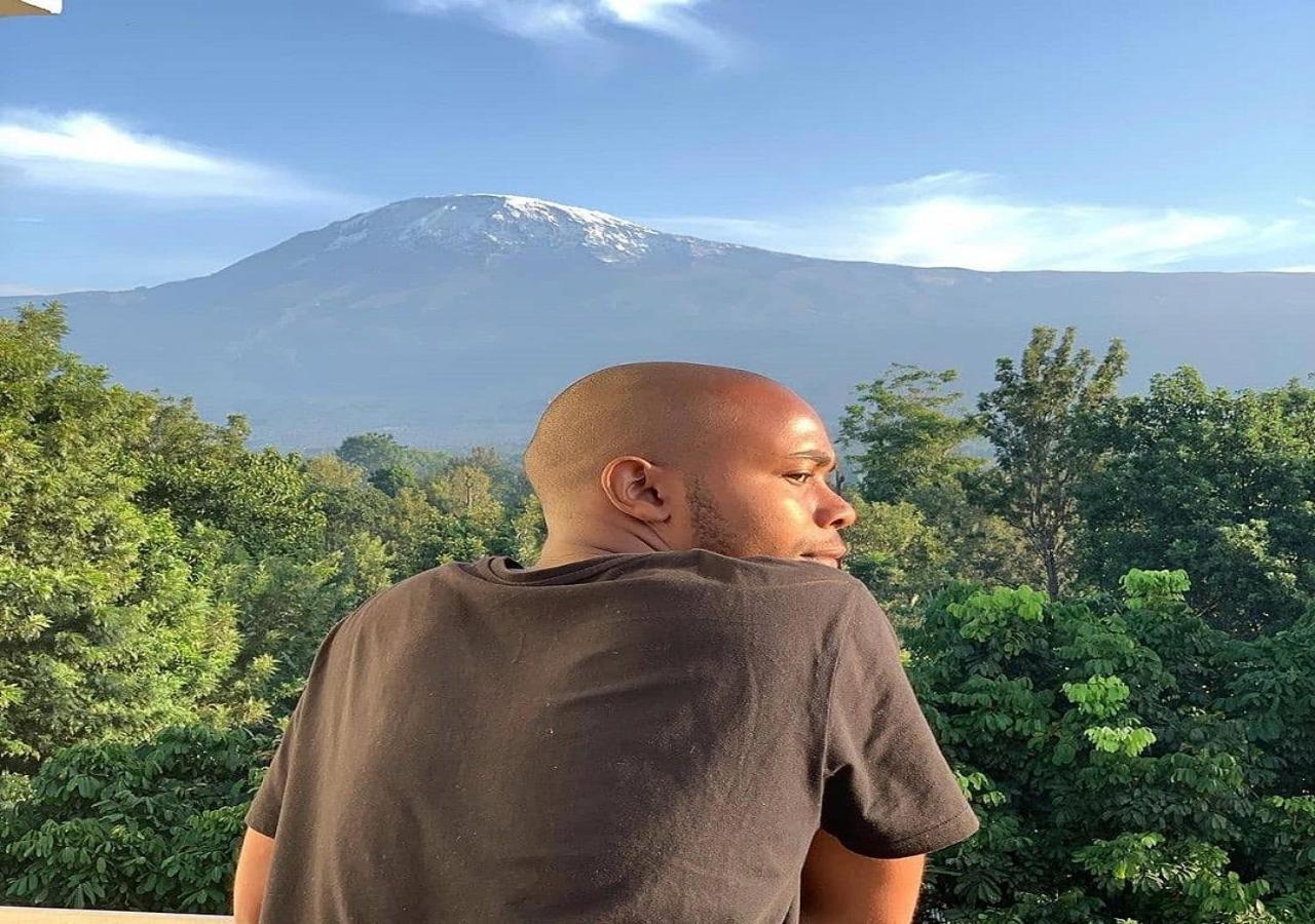 מושי Kilimanjaro White House Hotel מראה חיצוני תמונה